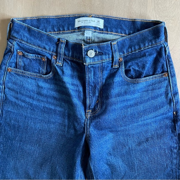 Women’s Abercrombie Curve Love The 90’s Straight Mid Rise Jeans - Picture 4 of 11